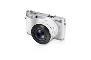 NX300 cu obiectiv 45mm 3D_alb