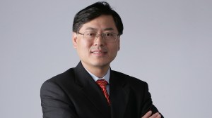 Yuanqing Yang 16:9 CEO Lenovo grauer Hintergrund