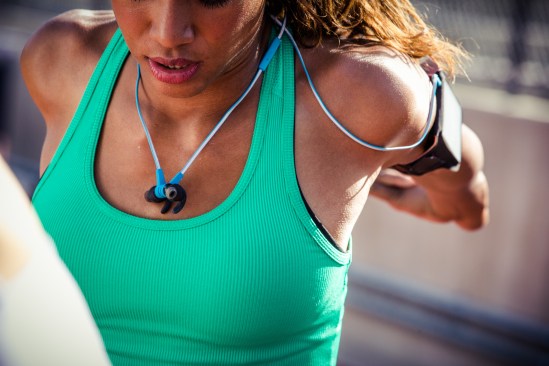 JBL Reflect_StadiumRun_Blue_004