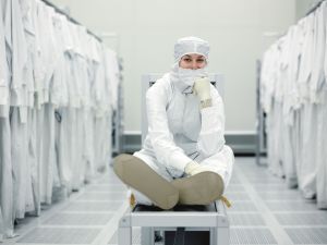 Intel _femeie inginer 1